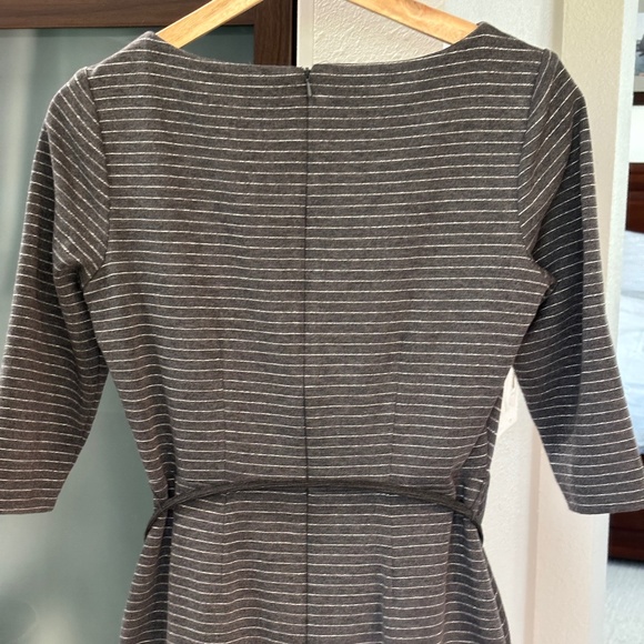 White House Black Market Knit Dress - Gray w/ Silver Stripes Size 4 - Picture 5 of 8
